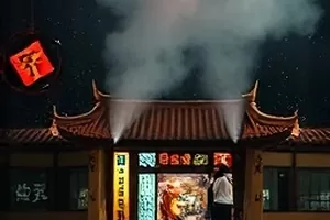 白露未晞作品封面，草叶上未干的露水