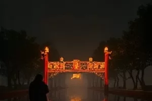 午夜面包房作品封面，凌晨亮着灯的玻璃橱窗